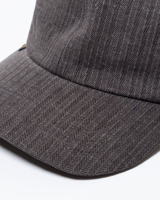 AUBERGE CAP FADED CHARCOAL コットンリネンピンストライプ生地のアップ