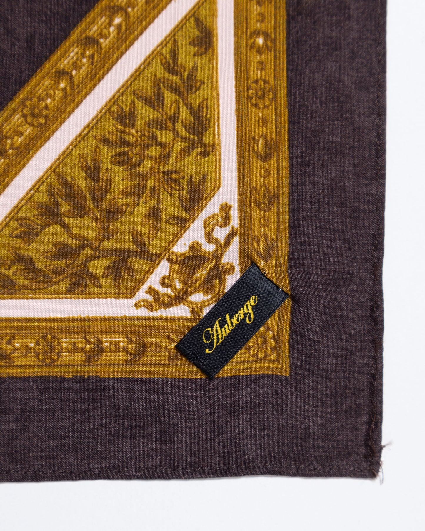 【AUBERGE】LOUVRE - CHARCOAL × GOLD | オーベルジュ ルーブル シルクスカーフ 2026fw 2026秋冬 正規取扱店 神奈川 鎌倉 ARZACH KAMAKURA オンラインショップ 通販