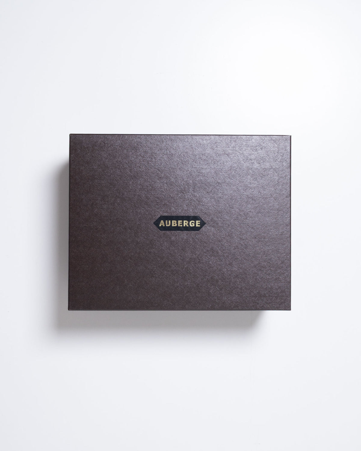 AUBERGE MADISON - BLACK × BLACK の付属するボックス