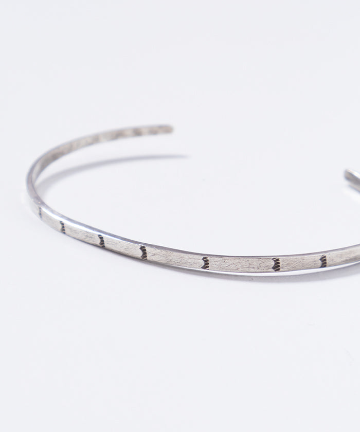 VINTAGE NAVAJO SILVER NARROW CUFF BRACELET - 1