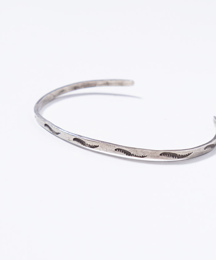 VINTAGE NAVAJO SILVER NARROW CUFF BRACELET - 2