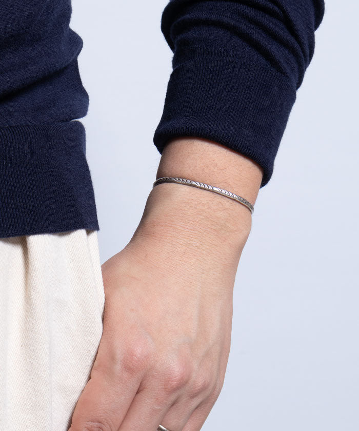 VINTAGE NAVAJO SILVER THUNDERBIRD TRACK STAMPED CUFF BRACELET / ナバホ シルバーバングル インディアンジュエリー シンプル 細 ビンテージ ヴィンテージ 中古 通販 オンラインショップ 神奈川 鎌倉