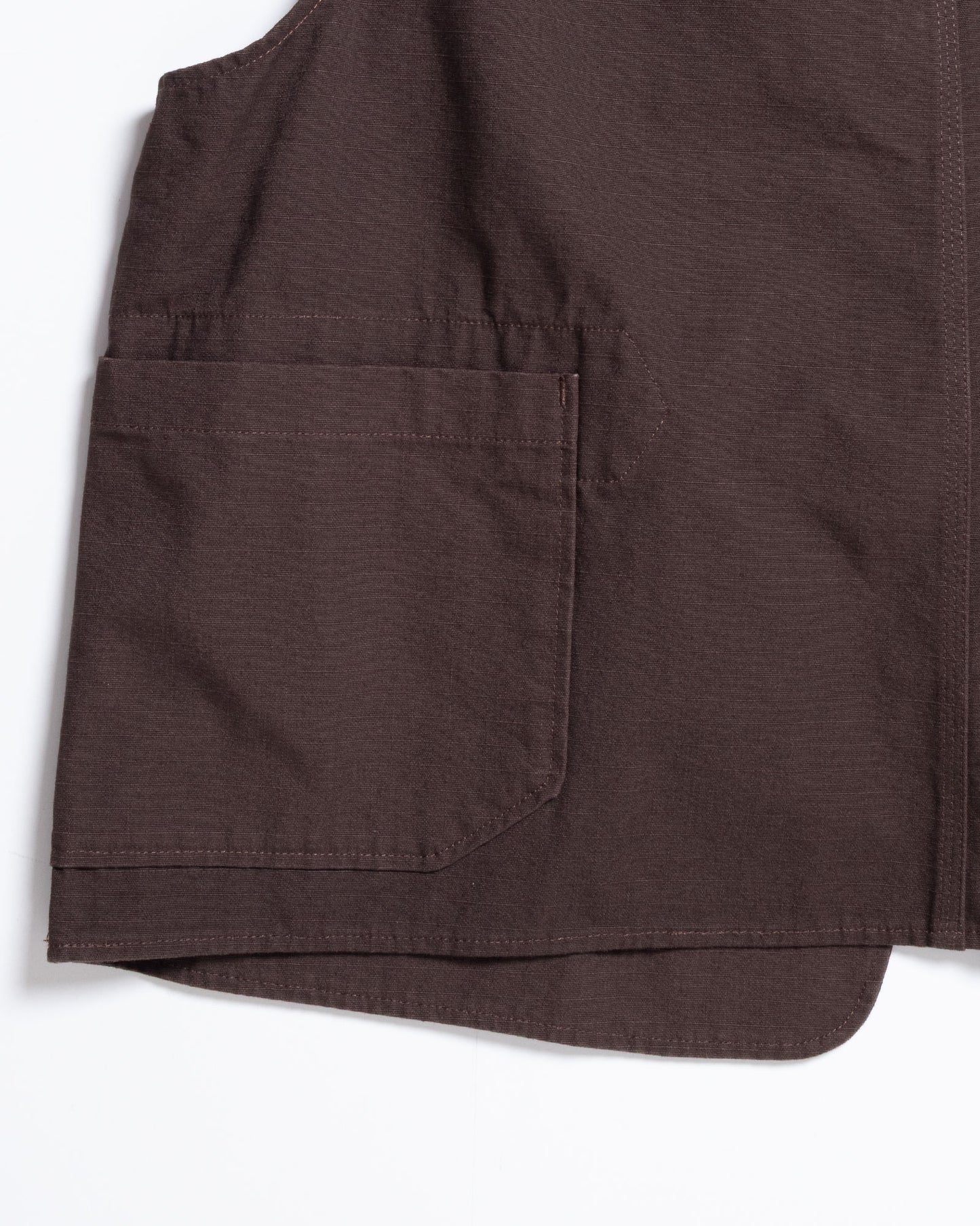 【ENGINEERED GARMENTS】UPLAND VEST - DK.BROWN HEAVYWEIGHT COTTON RIPSTOP / エンジニアドガーメンツ アップランドベスト ダークブラウン ヘビーウエイト コットン リップストップ 2026aw 2026秋冬 正規取扱店 神奈川 鎌倉 ARZACH KAMAKURA オンラインショップ 通販