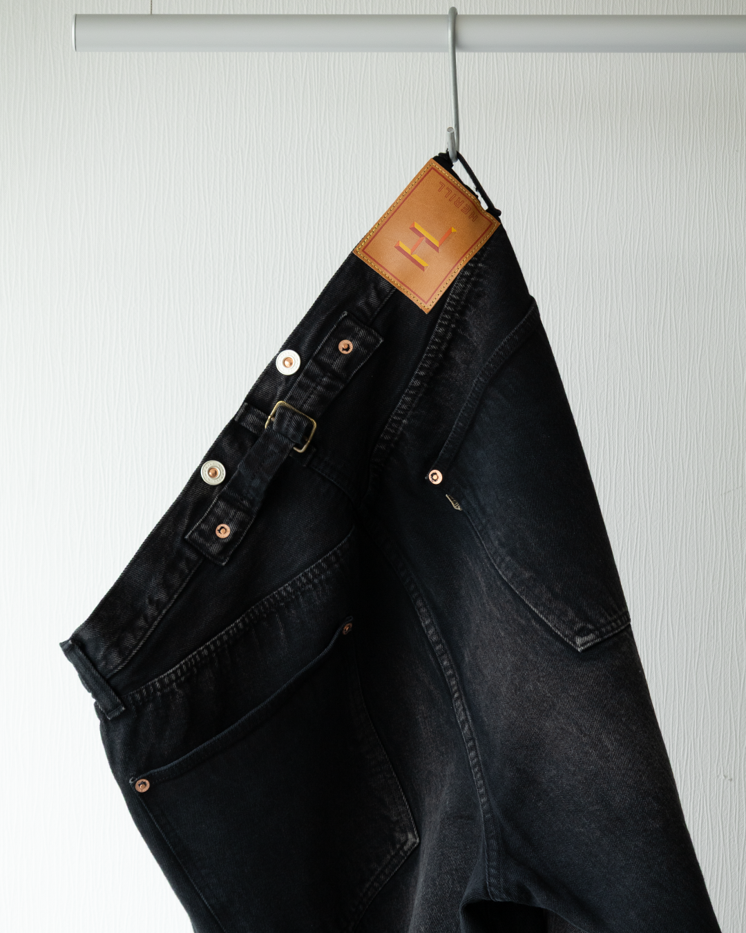 HERILL | ヴィンテージさながらの表情と上質な穿き心地を両立した“ISLANDDENIM XXJEANS”