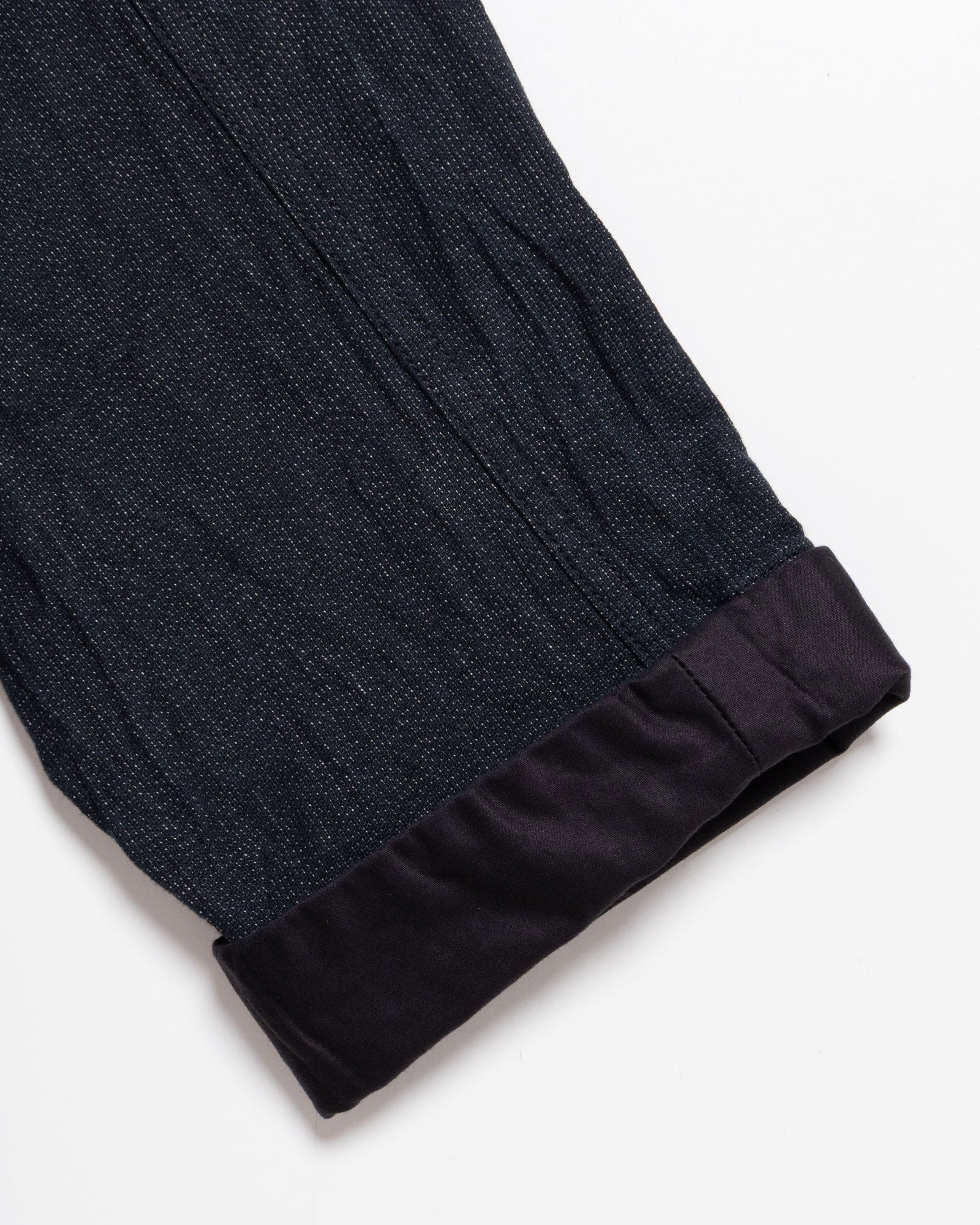 AUBERGE BOURGES CHARCOAL TOP 袖口ディテールと生地の拡大