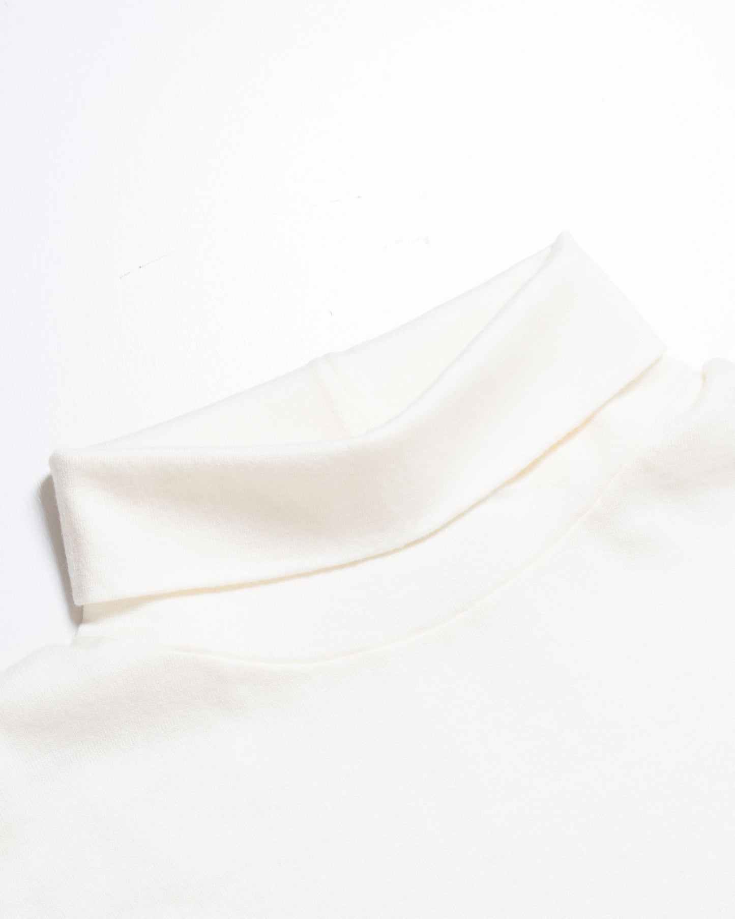 【HERILL】COTTONCASHMERE TURTLENECKS - OFFWHITE | ヘリル コットンカシミヤ タートルネック カットソー 2026aw 2026秋冬 正規取扱店 神奈川 鎌倉 ARZACH KAMAKURA オンラインショップ 通販