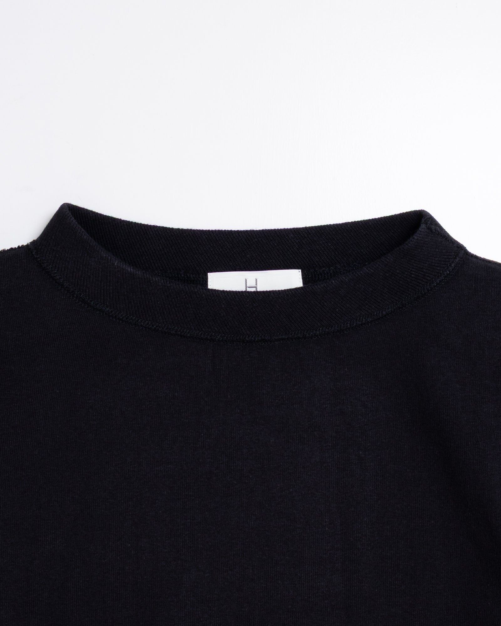 【HERILL】CREWNECK SWEATSHIRTS - BLACK / ヘリル クルーネック スウェットシャツ メンズ レディース 2026aw 2026秋冬 正規取扱店 神奈川 鎌倉 ARZACH KAMAKURA オンラインショップ 通販