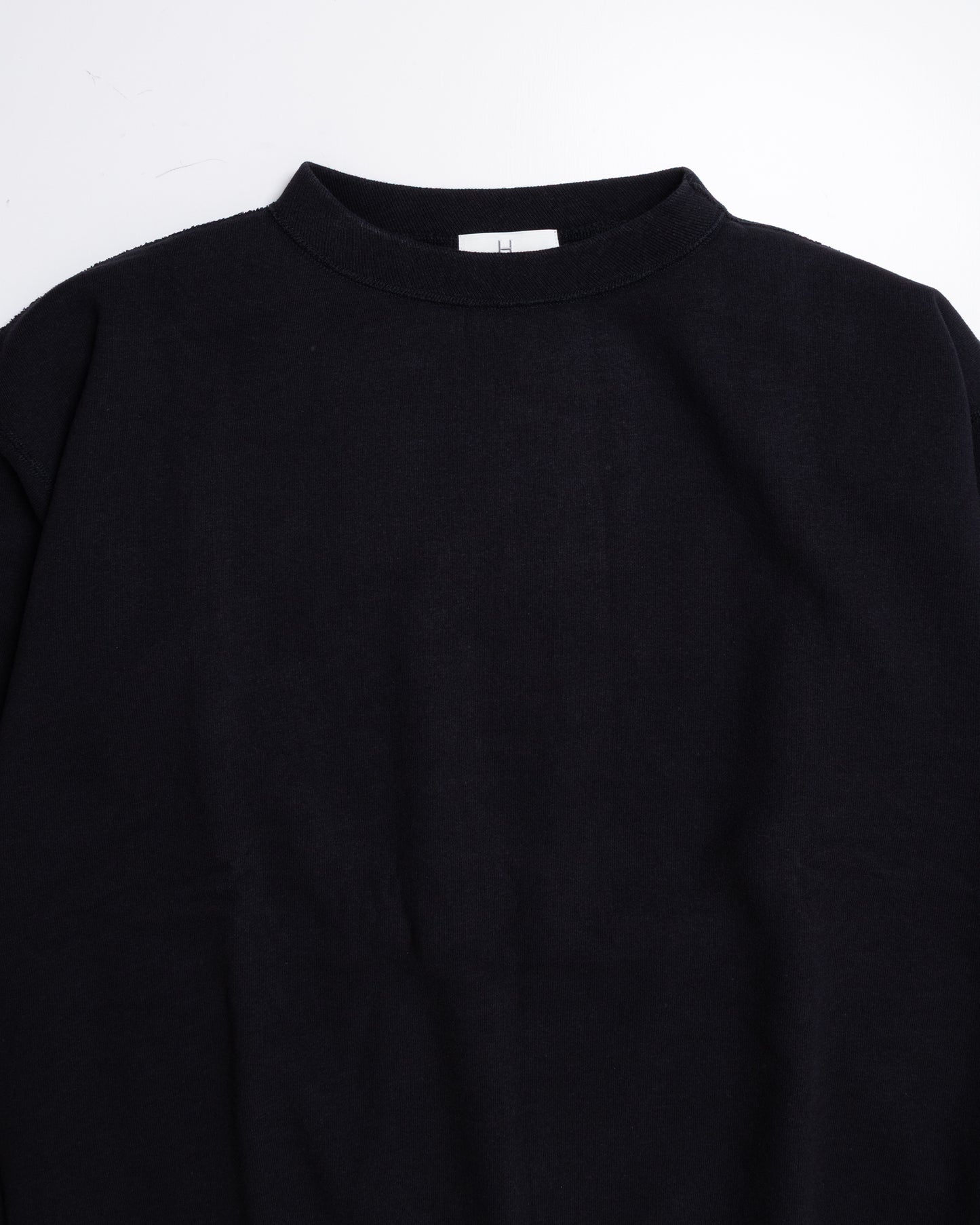 【HERILL】CREWNECK SWEATSHIRTS - BLACK / ヘリル クルーネック スウェットシャツ メンズ レディース 2026aw 2026秋冬 正規取扱店 神奈川 鎌倉 ARZACH KAMAKURA オンラインショップ 通販