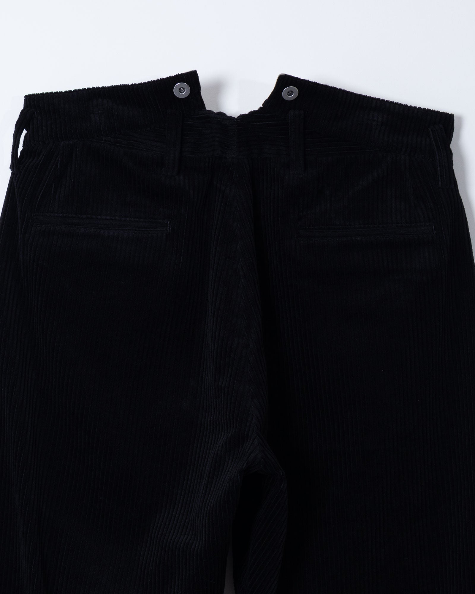 INTÉRIM DEADSTOCK WIDE CORDUROY BOURGERON 着用正面