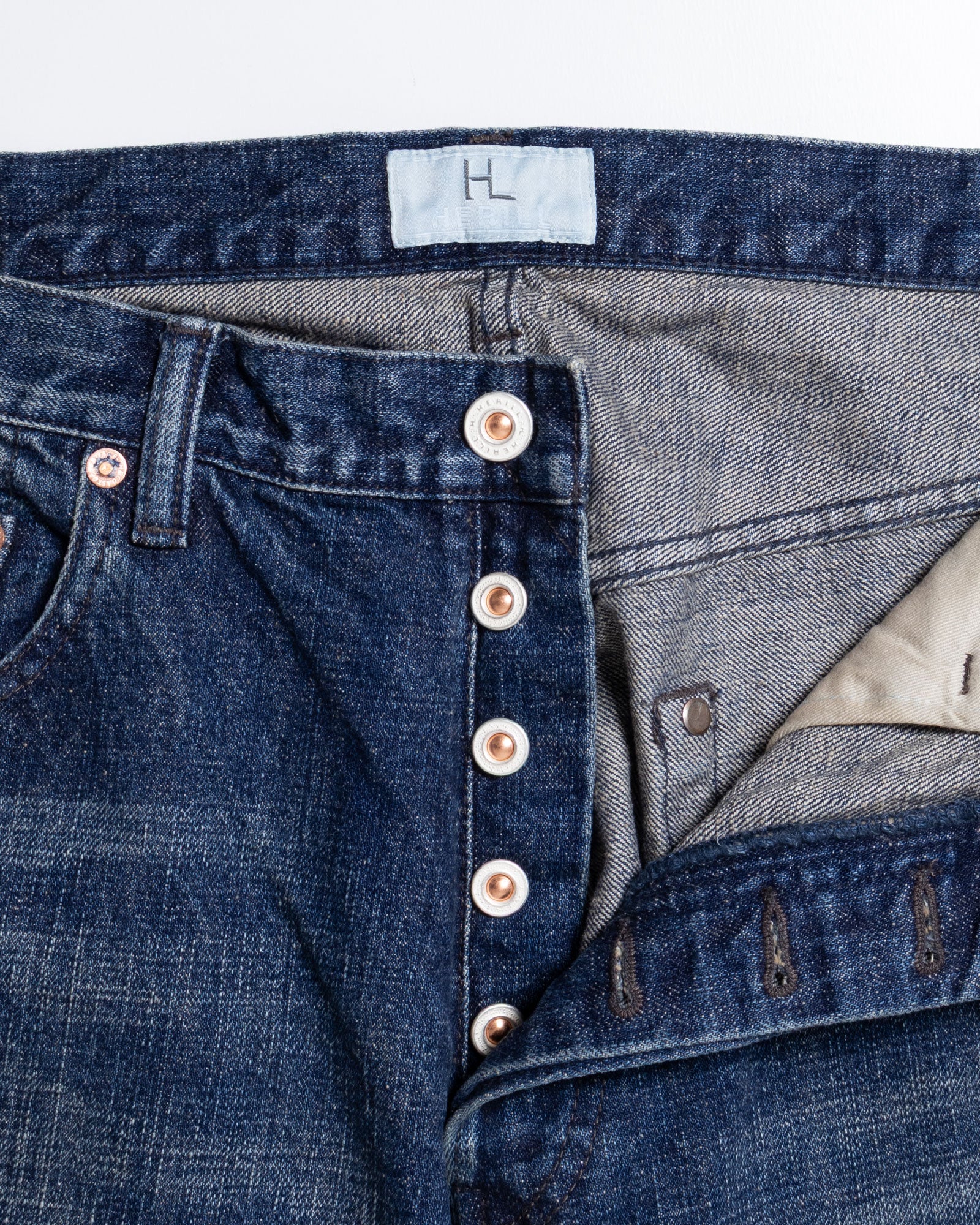 HERILL DENIM LOOSE PANTS VINTAGEWORN 着用正面 ルーズストレートシルエット