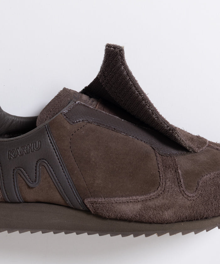 【ENGINEERED GARMENTS】EG × KARHU MESTARI SLIP ON - CHOCOLATE / エンジニアドガーメンツ × カルフ メスタリ スリップオン 2026ss 2026春夏 正規取扱店 神奈川 鎌倉 オンラインショップ 通販 ‐ ARZACH KAMAKURA