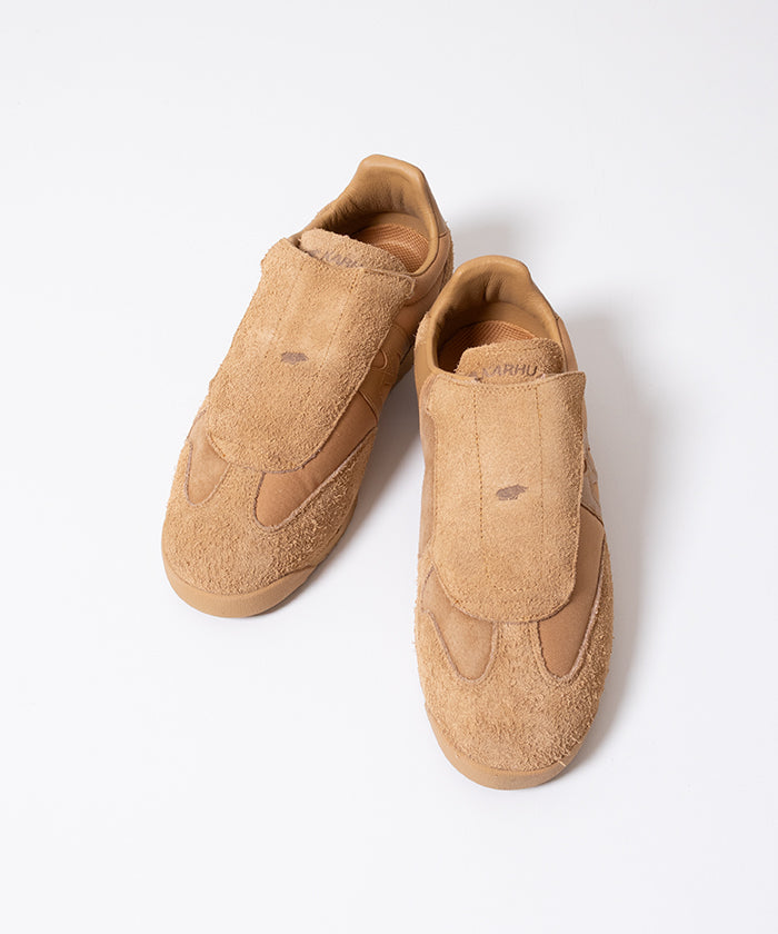 【ENGINEERED GARMENTS】EG × KARHU MESTARI SLIP ON - TOBACCO / エンジニアドガーメンツ × カルフ メスタリ スリップオン 2026ss 2026春夏 正規取扱店 神奈川 鎌倉 オンラインショップ 通販 ‐ ARZACH KAMAKURA