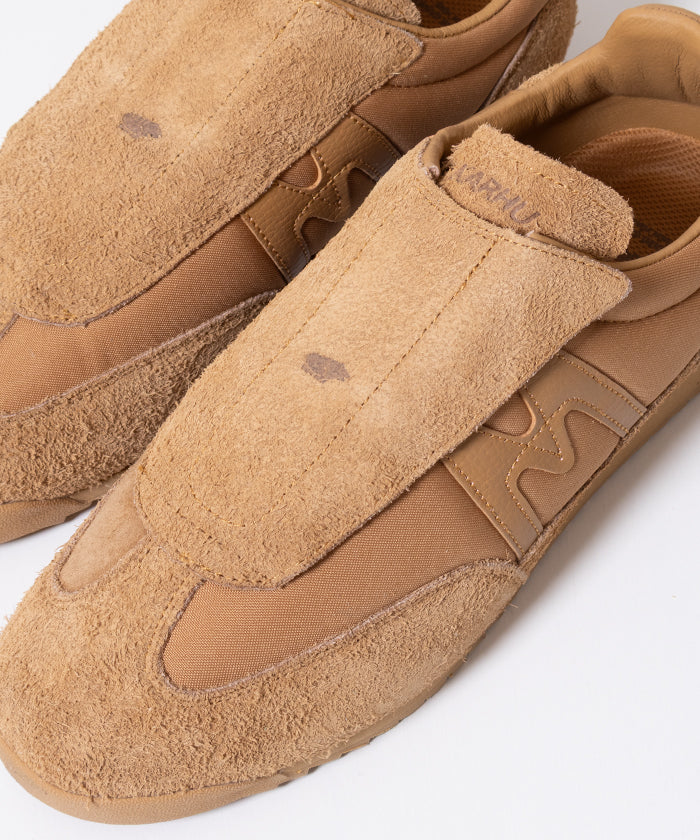 【ENGINEERED GARMENTS】EG × KARHU MESTARI SLIP ON - TOBACCO / エンジニアドガーメンツ × カルフ メスタリ スリップオン 2026ss 2026春夏 正規取扱店 神奈川 鎌倉 オンラインショップ 通販 ‐ ARZACH KAMAKURA