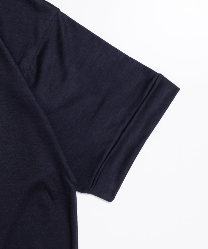 【INTÉRIM】EXTRA FINE MERINO WOOL JERSEY HENRY OVER S/S TEE - D.NAVY / インテリム エクストラ ファイン メリノウール ジャージー ヘンリー オーバー 半袖 Tシャツ 2026ss 2026春夏 正規取扱店 神奈川 鎌倉 アルザック鎌倉 オンラインショップ 通販