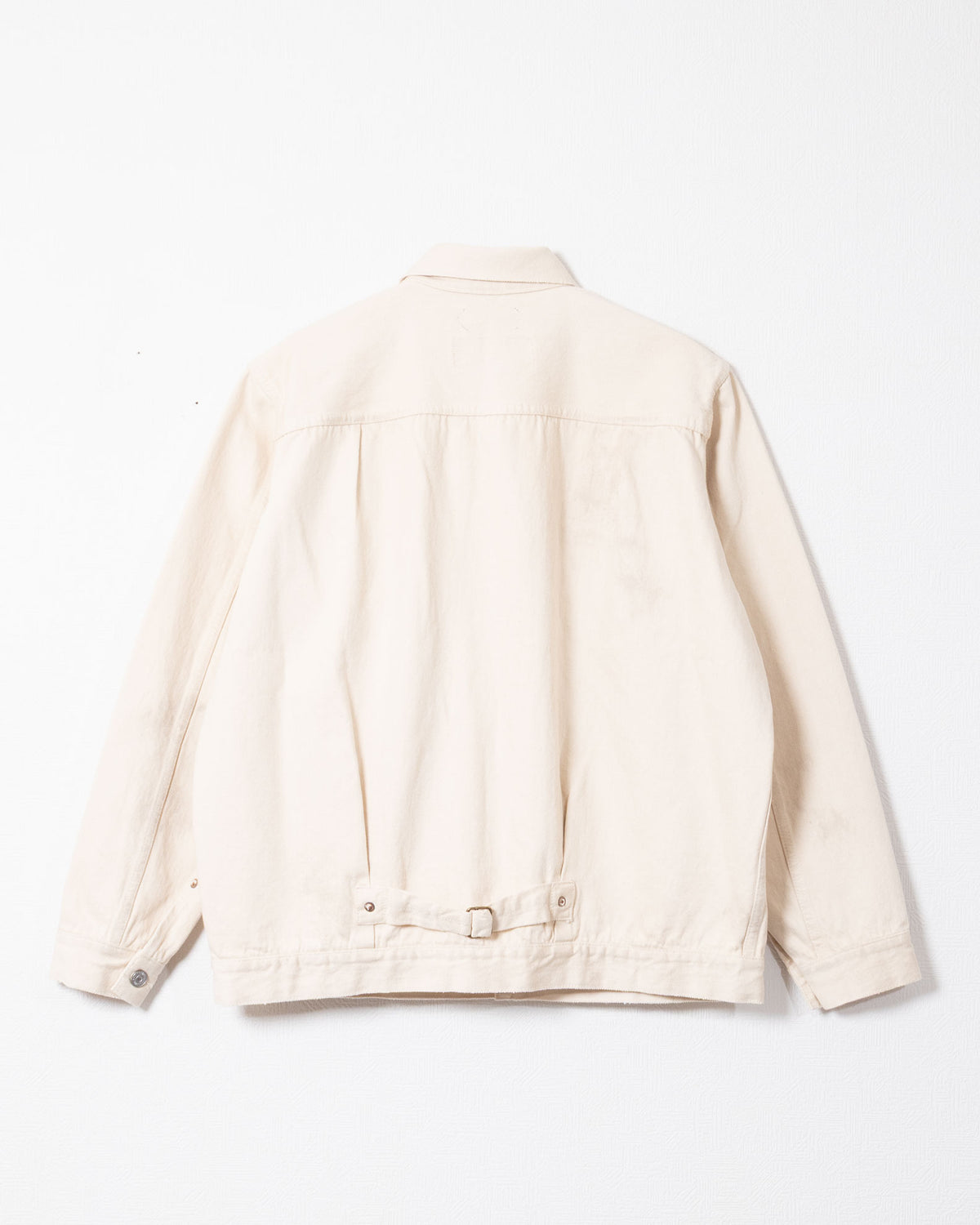 AUBERGE GARY NATURAL VINTAGE FINISH バックシンチとヴィンテージフィニッシュ加工がわかるバックスタイル画像