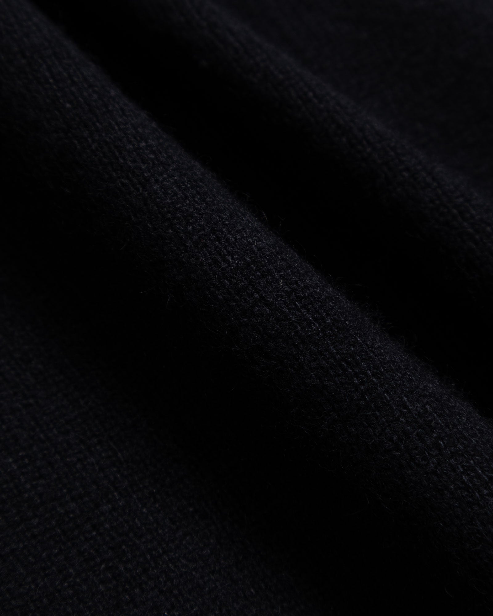 HERILL GOLDENCASH CARDIGAN BLACK ゴールデンキャッシュ カシミヤ生地質感拡大