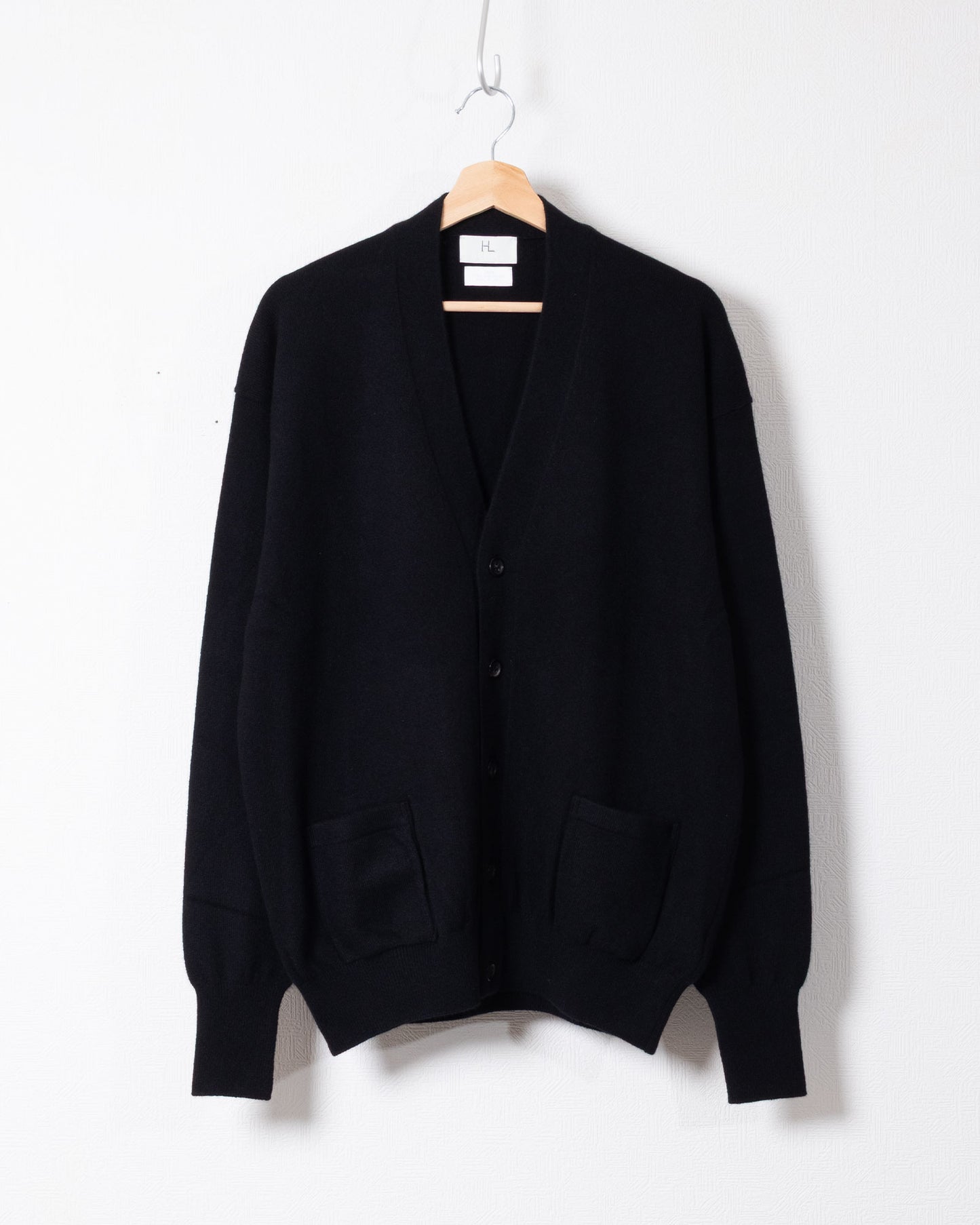 HERILL GOLDENCASH CARDIGAN BLACK カシミヤ Vネックカーディガン 正面全体
