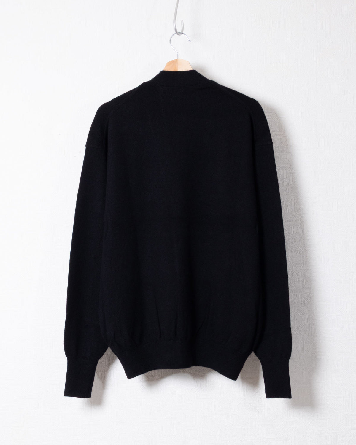 HERILL GOLDENCASH CARDIGAN BLACK カシミヤ Vネックカーディガン 背面