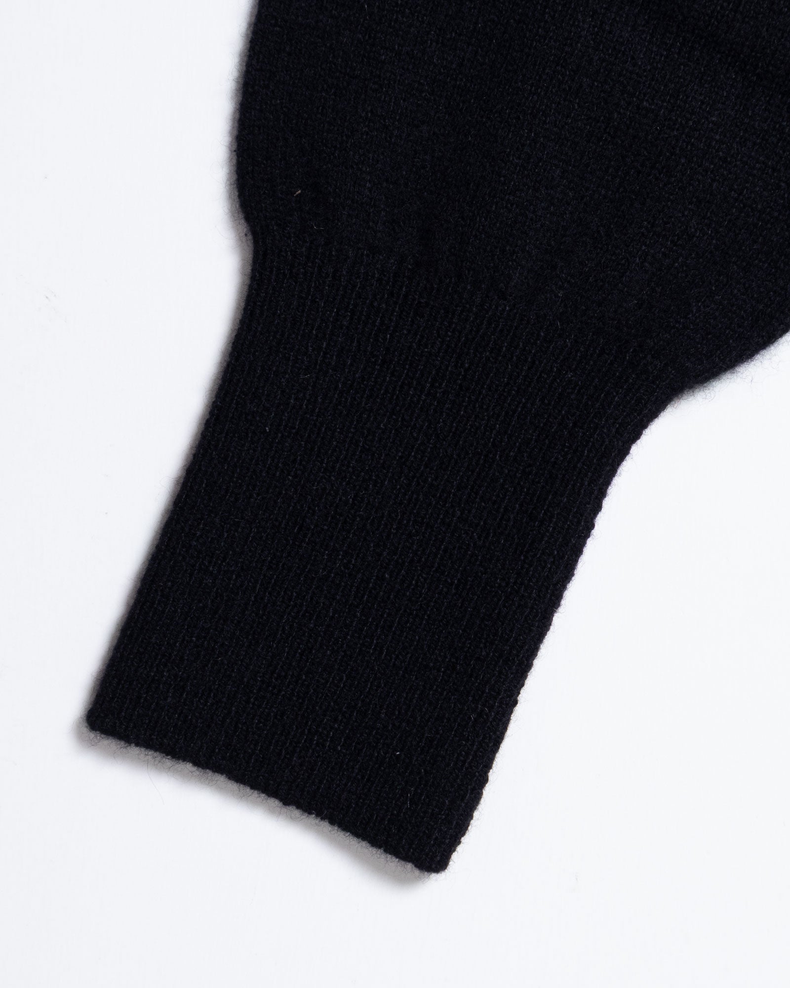 HERILL GOLDENCASH CARDIGAN BLACK ポケット・袖口リブディテール拡大