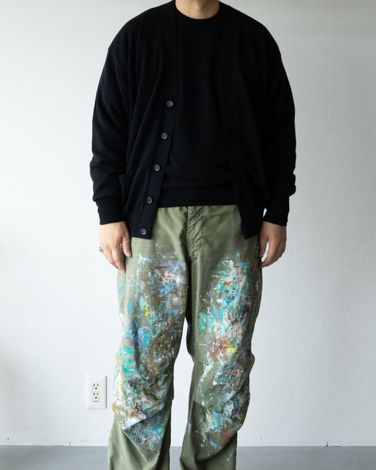 HERILL GOLDENCASH CARDIGAN BLACK カシミヤ Vネックカーディガン 着用イメージ正面全体