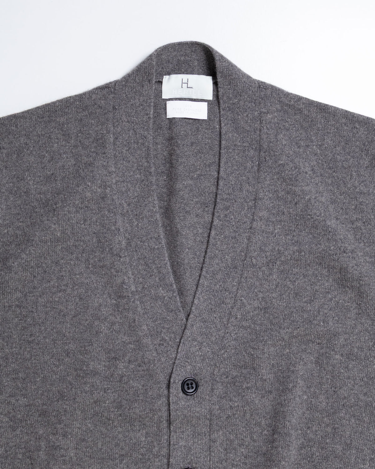 HERILL GOLDENCASH CARDIGAN GRAY カシミヤ Vネックカーディガン 平置きイメージ