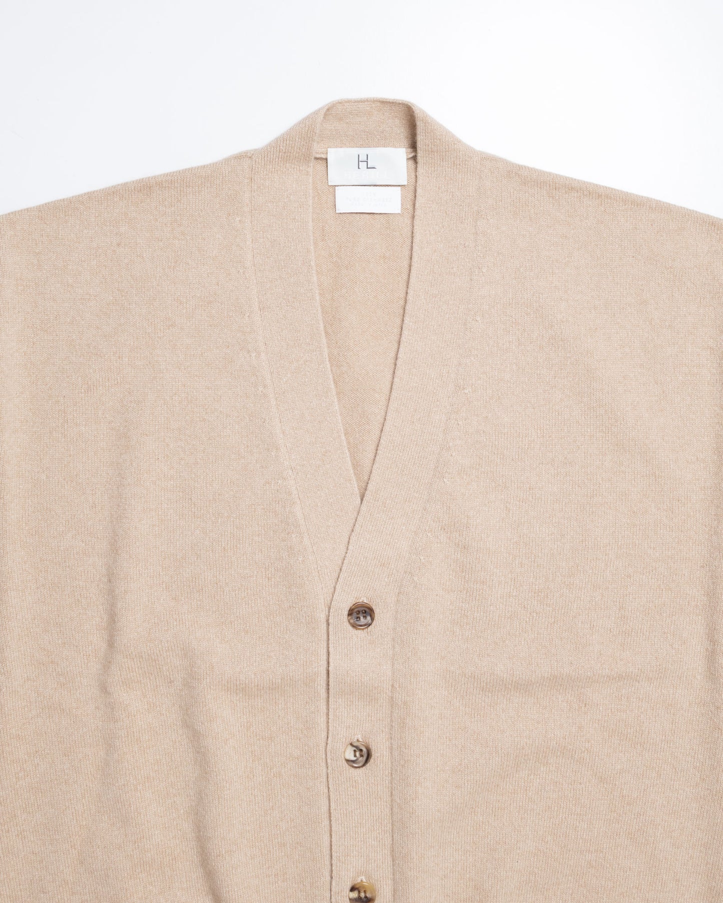 HERILL GOLDENCASH CARDIGAN NATURAL カシミヤ Vネックカーディガン 平置きイメージ
