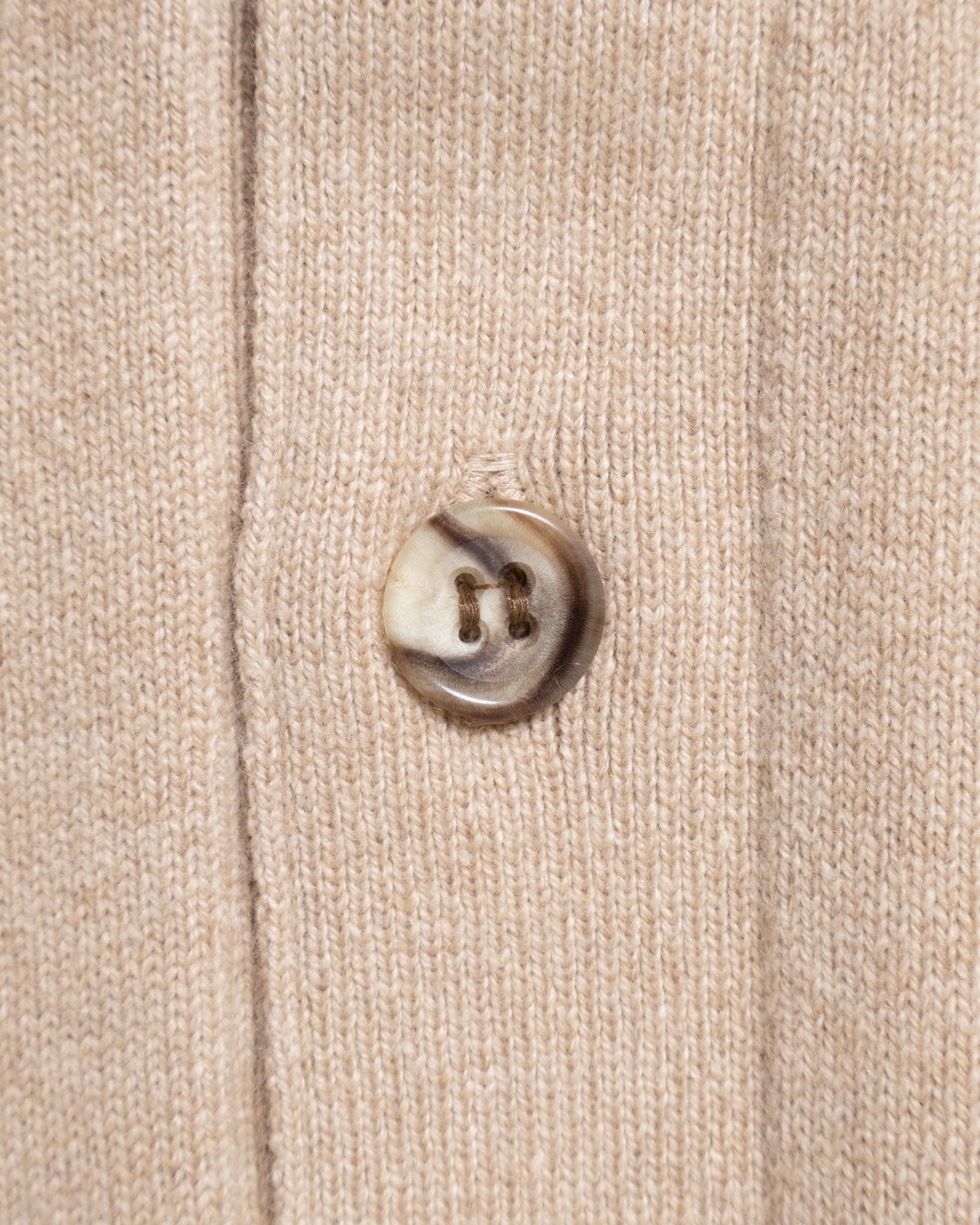 HERILL GOLDENCASH CARDIGAN NATURAL 着用 ヘリル カーディガン ナチュラル