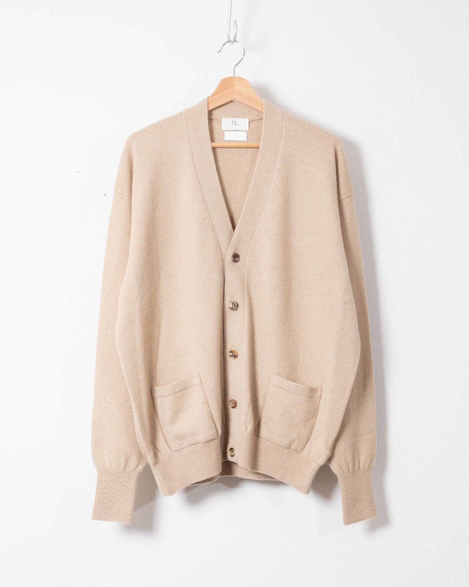 HERILL GOLDENCASH CARDIGAN NATURAL カシミヤ Vネックカーディガン 正面全体