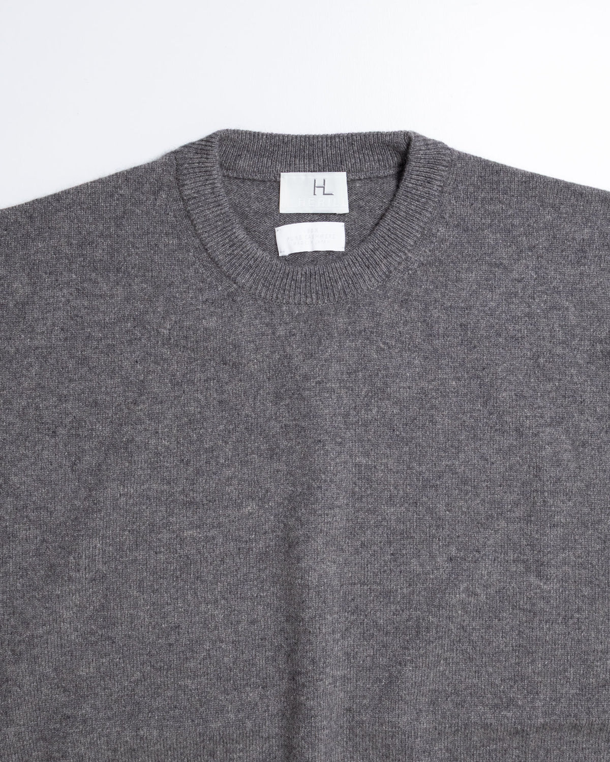 HERILL GOLDENCASH PULLOVER GRAY カシミヤ クルーネックニット 平置きイメージ