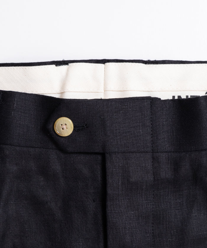 【INTÉRIM】HIGH COUNT LINEN CLOTH 2TUCK BUTTON SHORTS - BLACK / インテリム ハイカウント リネン クロス 2タック ボタン ショーツ 2026ss 2026春夏 正規取扱店 神奈川 鎌倉 ARZACH KAMAKURA オンラインショップ 通販