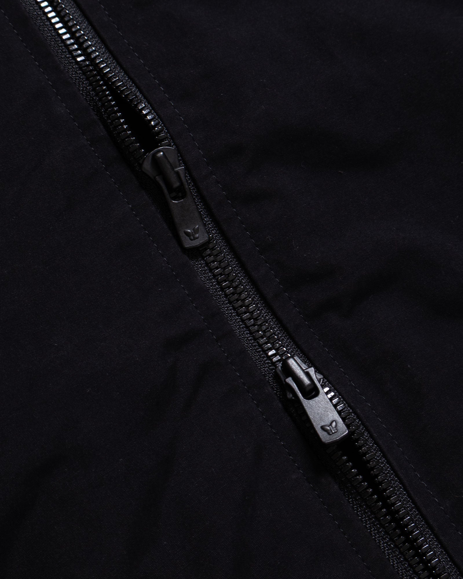 NEEDLES HOODED DOWN SUR COAT BLACK フロントジップ ディテール