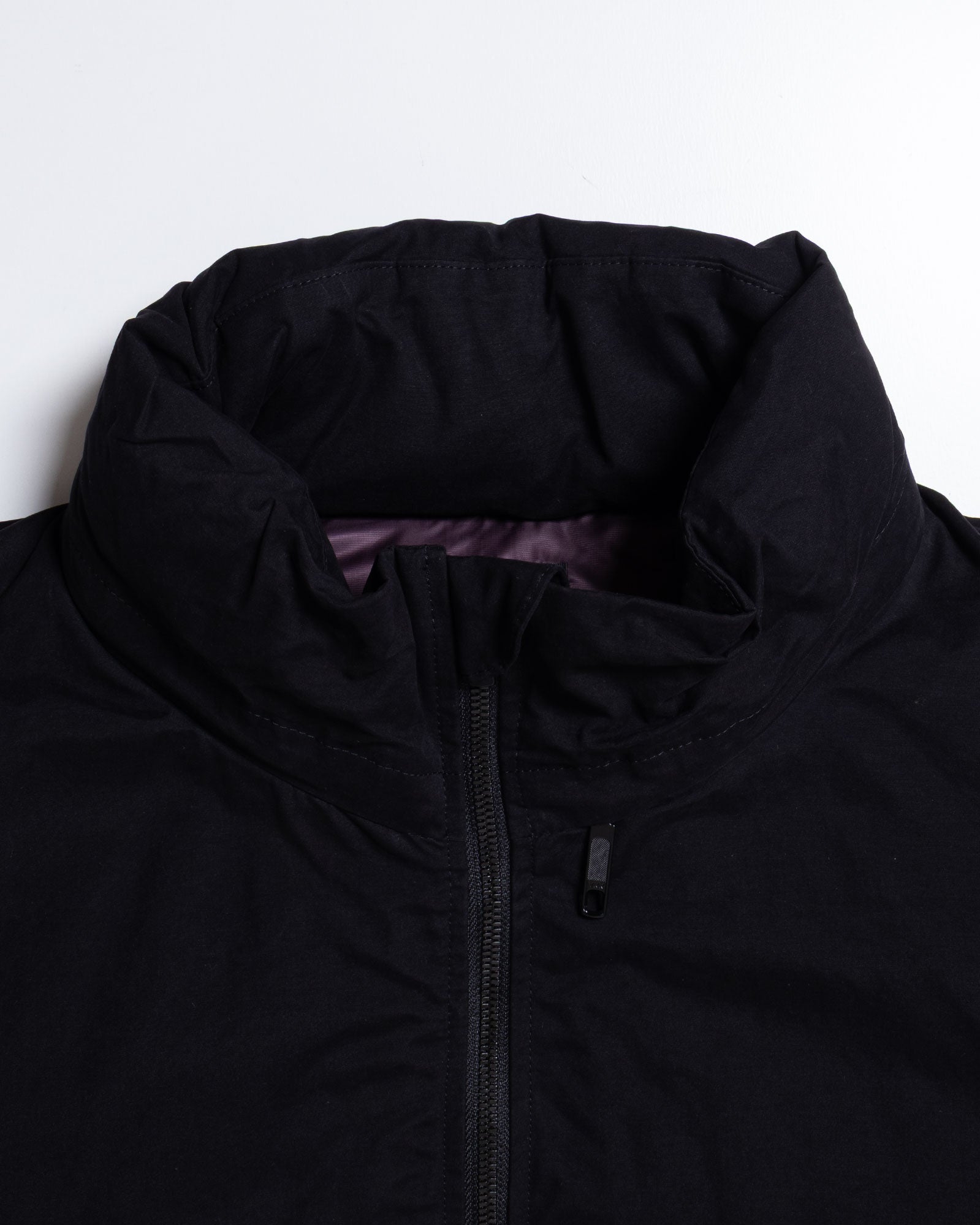 NEEDLES HOODED DOWN SUR COAT BLACK スタンドカラー 首元ディテール
