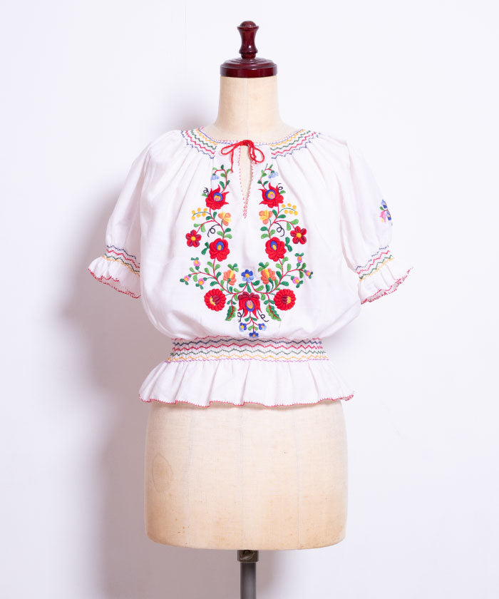 VINTAGE HUNGARIAN EMBROIDERED SHORT SLEEVE BLOUSE - 1 - A'r139 Kamakura