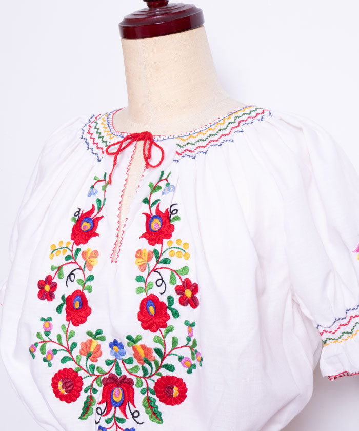 VINTAGE HUNGARIAN EMBROIDERED SHORT SLEEVE BLOUSE - 1 - A'r139 Kamakura