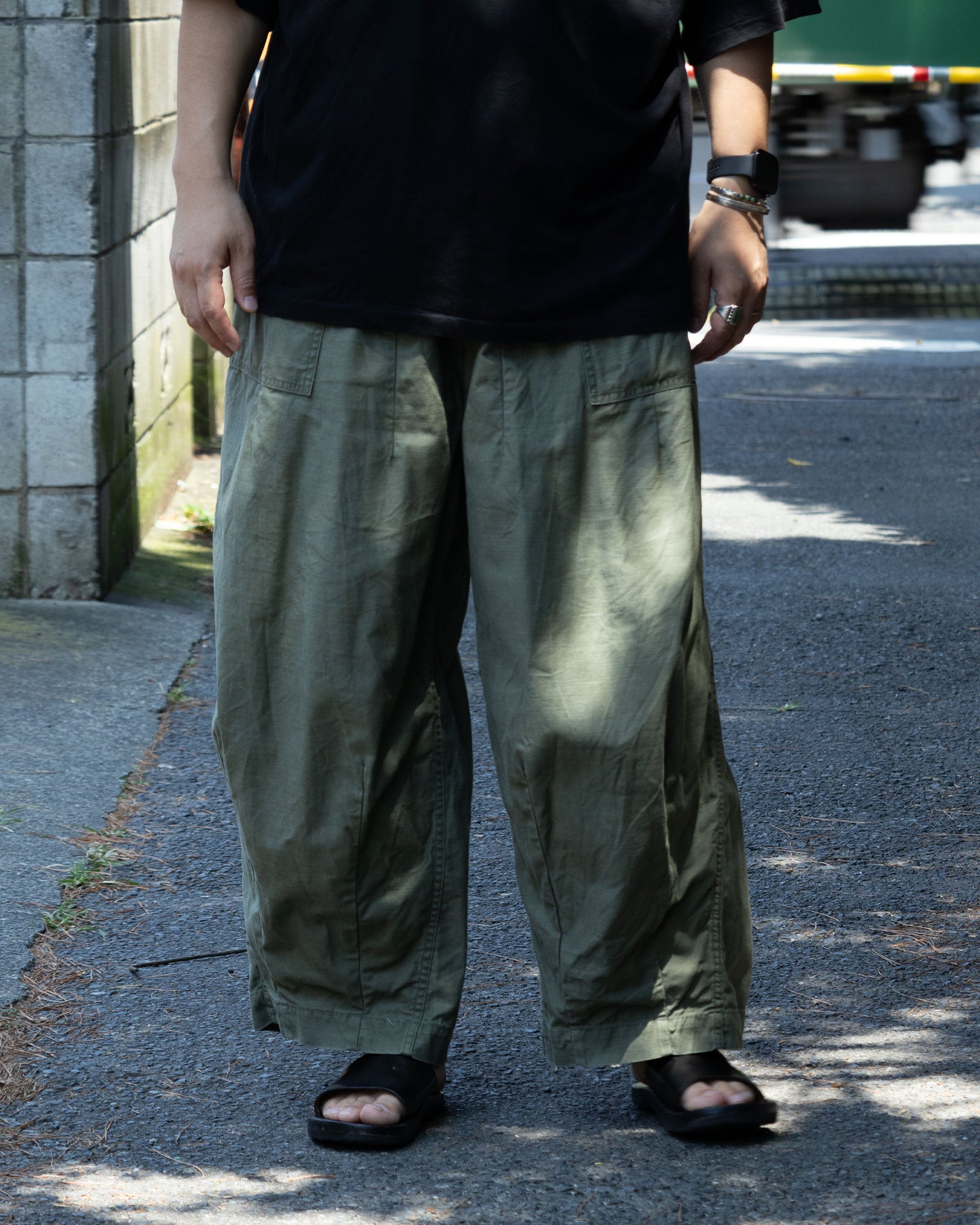 NEEDLES H.D. PANT FATIGUE OLIVE 着用正面