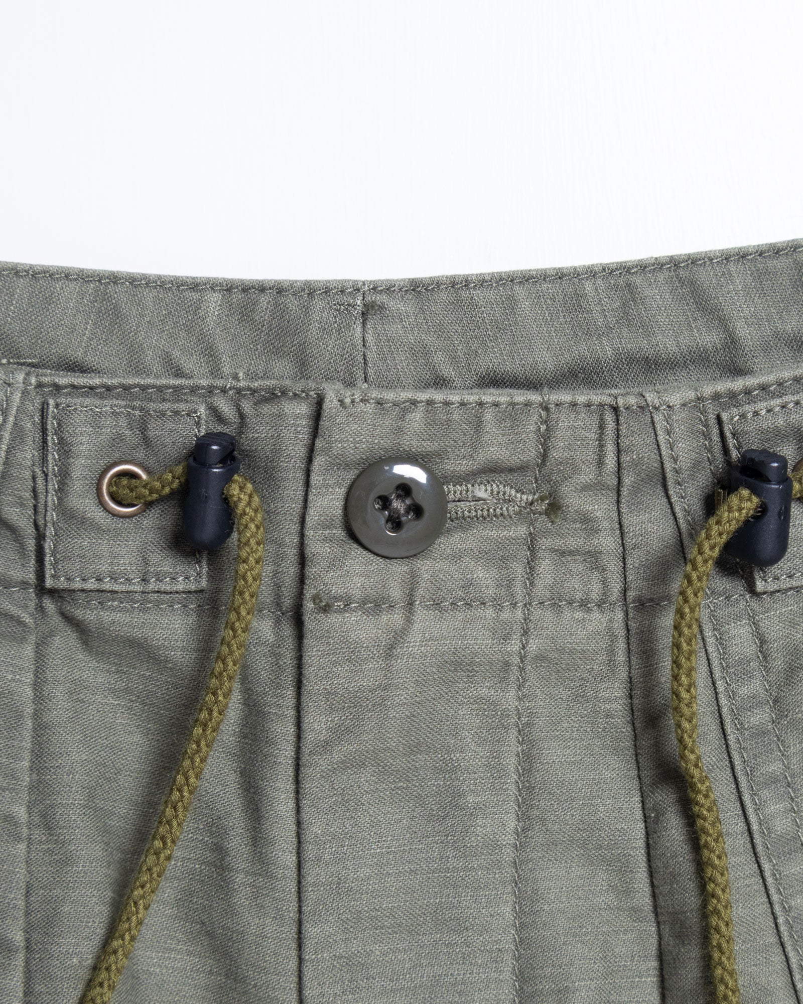 NEEDLES H.D. PANT FATIGUE OLIVE 着用カット1