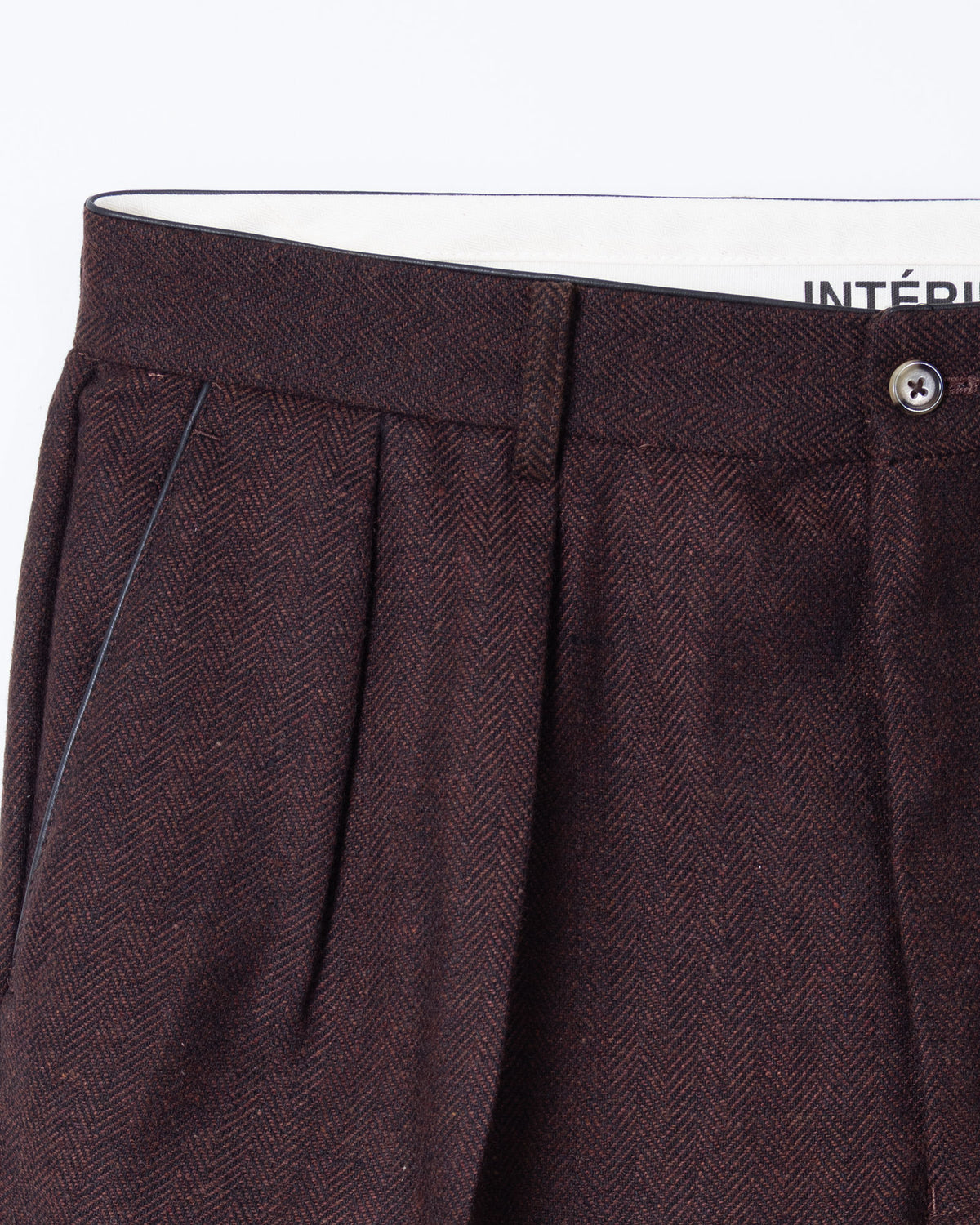 INDIA WOOL CLASSIC HERRINGBONE WITH LEATHER PIPING 2-TUCK STRAIGHT SLACKS - BROWN