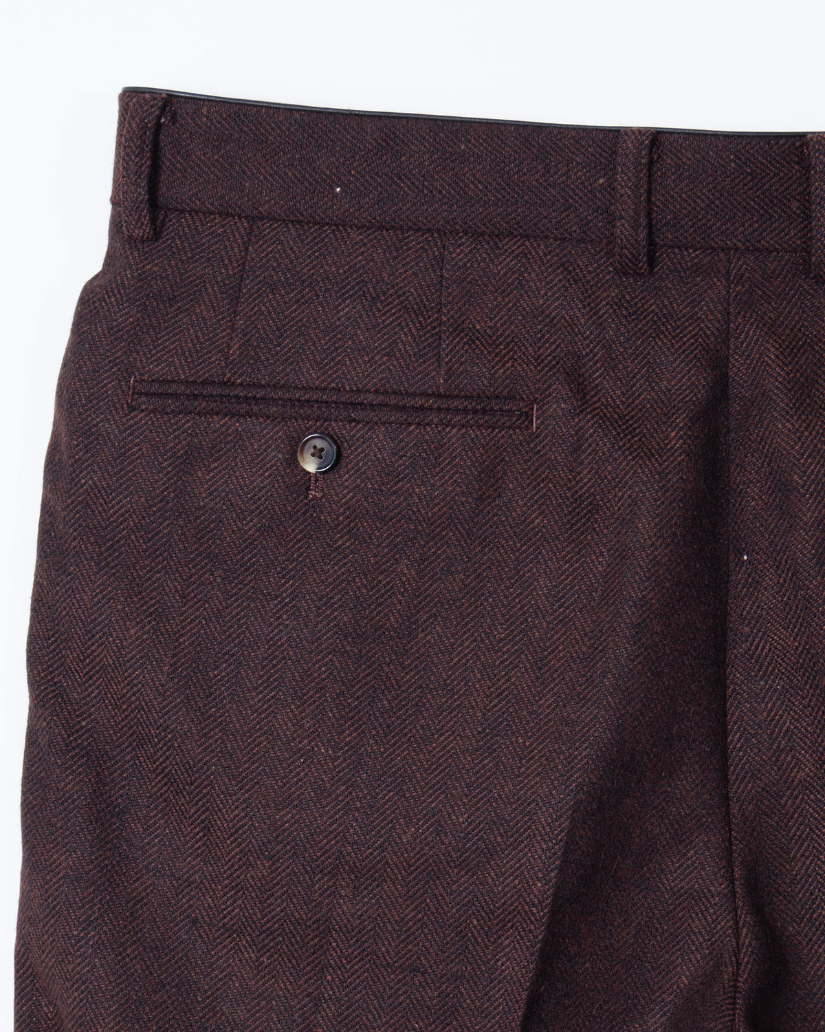 INDIA WOOL CLASSIC HERRINGBONE WITH LEATHER PIPING 2-TUCK STRAIGHT SLACKS - BROWN
