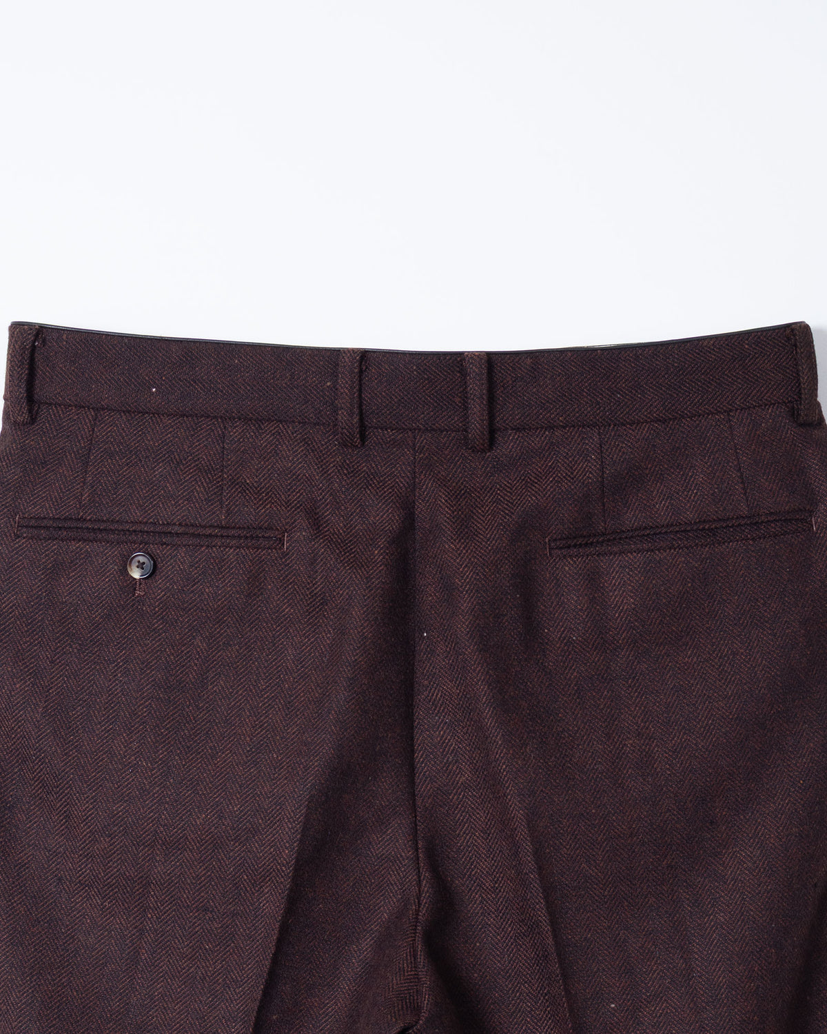 INDIA WOOL CLASSIC HERRINGBONE WITH LEATHER PIPING 2-TUCK STRAIGHT SLACKS - BROWN