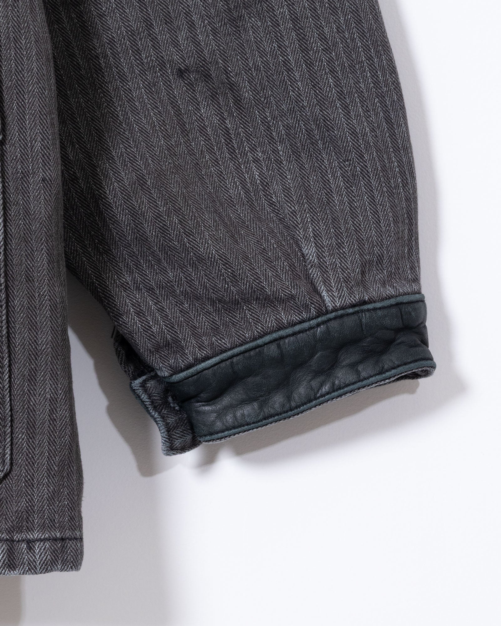 AUBERGE JOSE FADED CHARCOAL ウォッシャブルレザー 襟 カラー ディテール