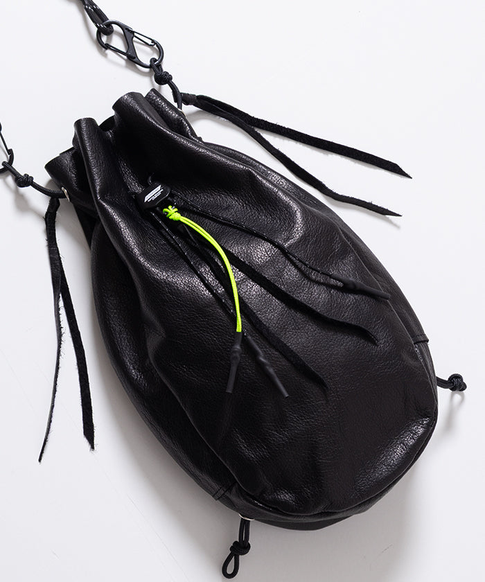 KINCHAKU LEATHER BLACK SMOOTH