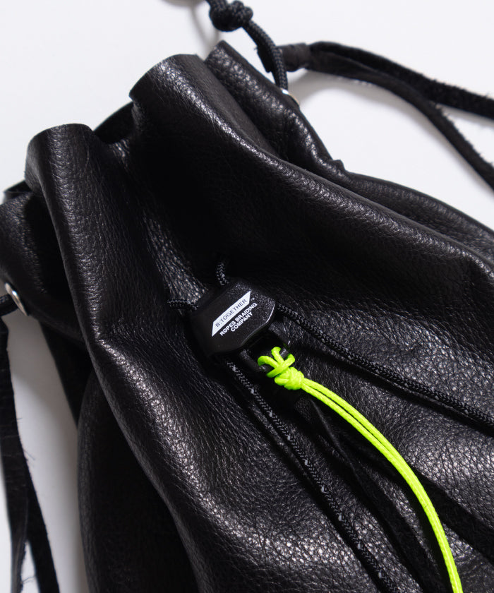 KINCHAKU LEATHER BLACK SMOOTH