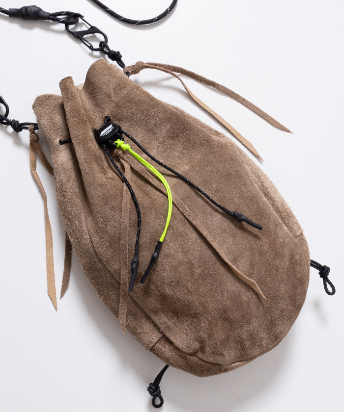 KINCHAKU LEATHER SAND SUEDE