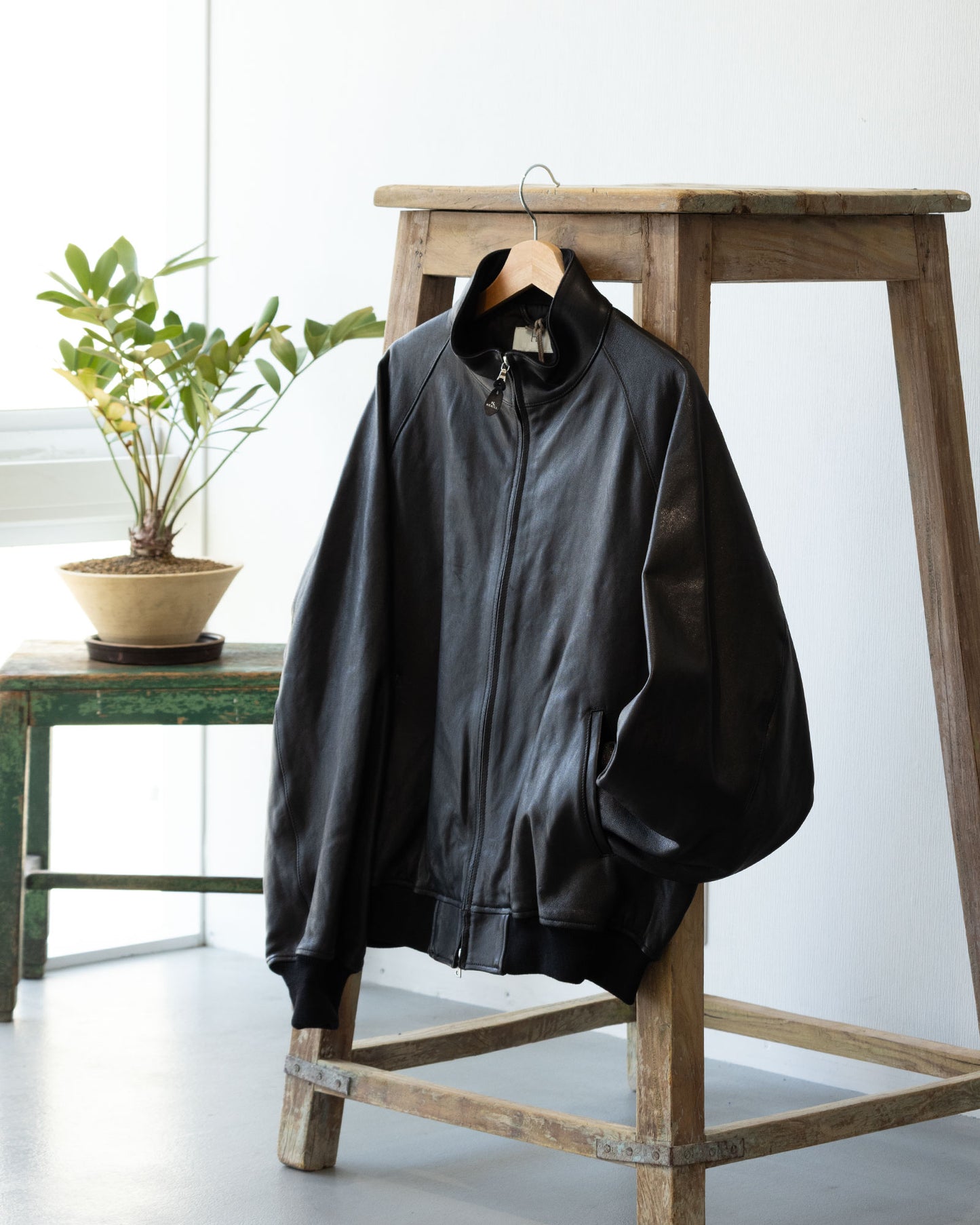 【HERILL】LAMBLEATHER WEEKEND JACKET - BLACK | ヘリル ラムレザー ウィークエンド ジャケット ブラック 2026fw 2026秋冬 正規取扱店 神奈川 鎌倉 ARZACH KAMAKURA オンラインショップ 通販