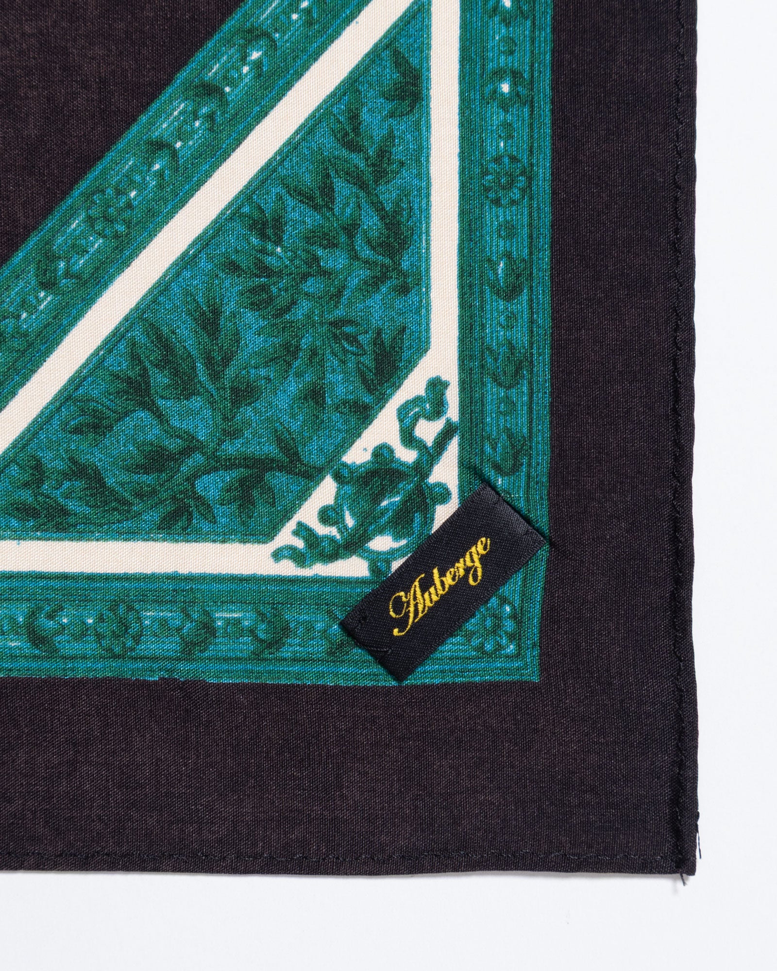 【AUBERGE】LOUVRE - BLACK × VIRIDIAN GREEN | オーベルジュ ルーブル シルクスカーフ 2026fw 2026秋冬 正規取扱店 神奈川 鎌倉 ARZACH KAMAKURA オンラインショップ 通販