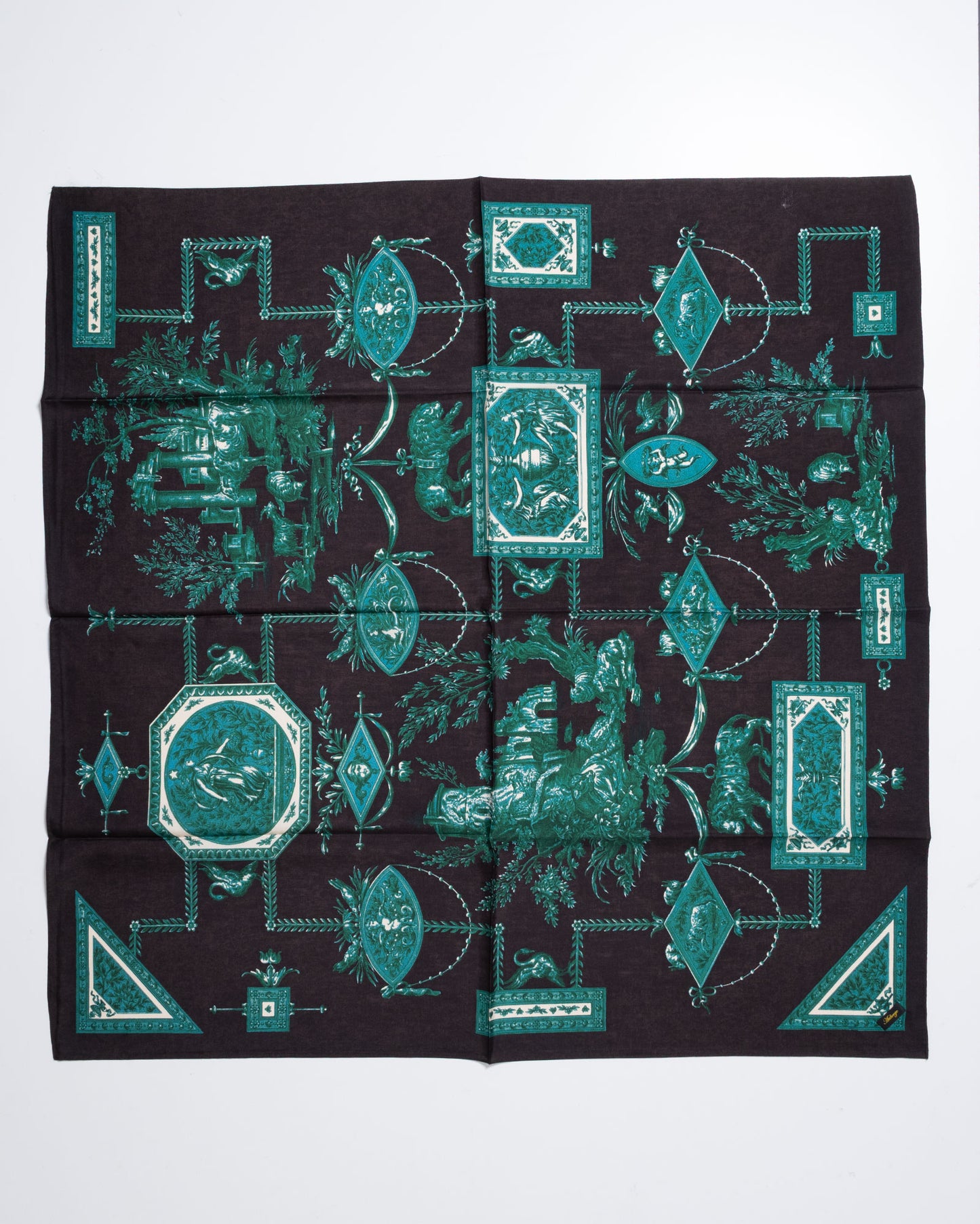 【AUBERGE】LOUVRE - BLACK × VIRIDIAN GREEN | オーベルジュ ルーブル シルクスカーフ 2026fw 2026秋冬 正規取扱店 神奈川 鎌倉 ARZACH KAMAKURA オンラインショップ 通販