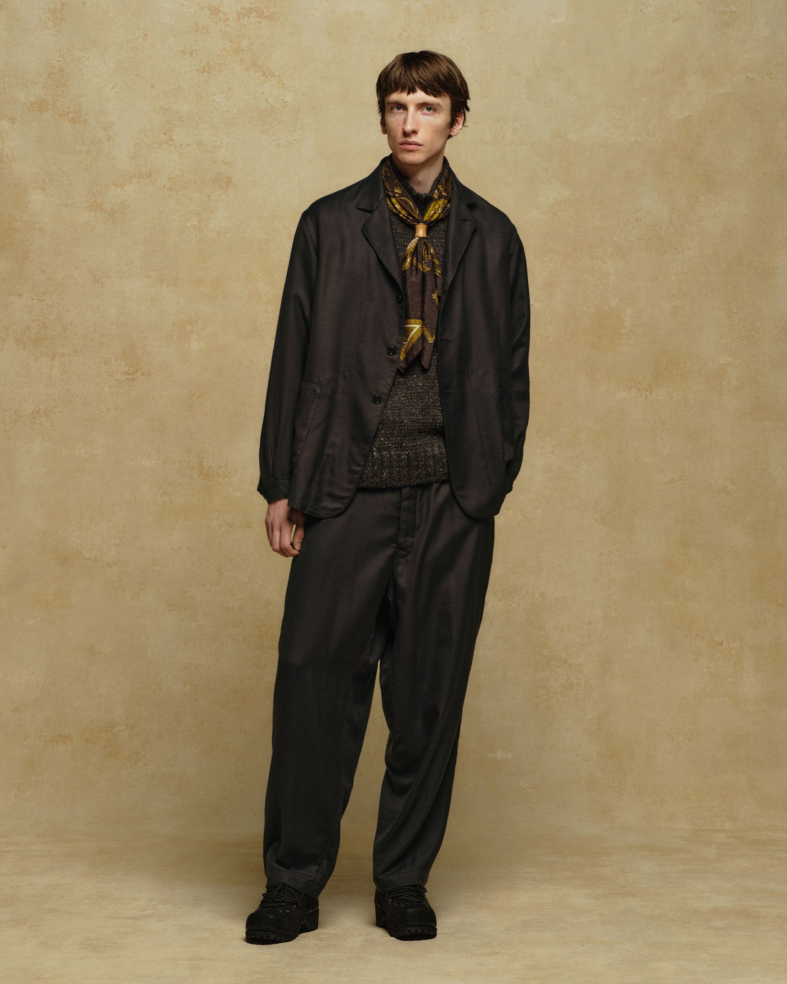 【AUBERGE】LOUVRE - CHARCOAL × GOLD | オーベルジュ ルーブル シルクスカーフ 2026fw 2026秋冬 正規取扱店 神奈川 鎌倉 ARZACH KAMAKURA オンラインショップ 通販
