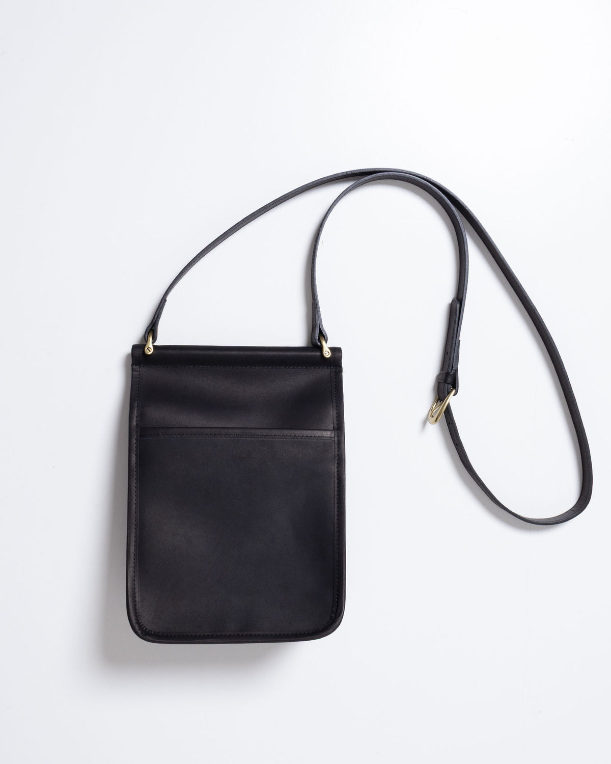 AUBERGE MADISON - BLACK × BLACK のバックスタイル