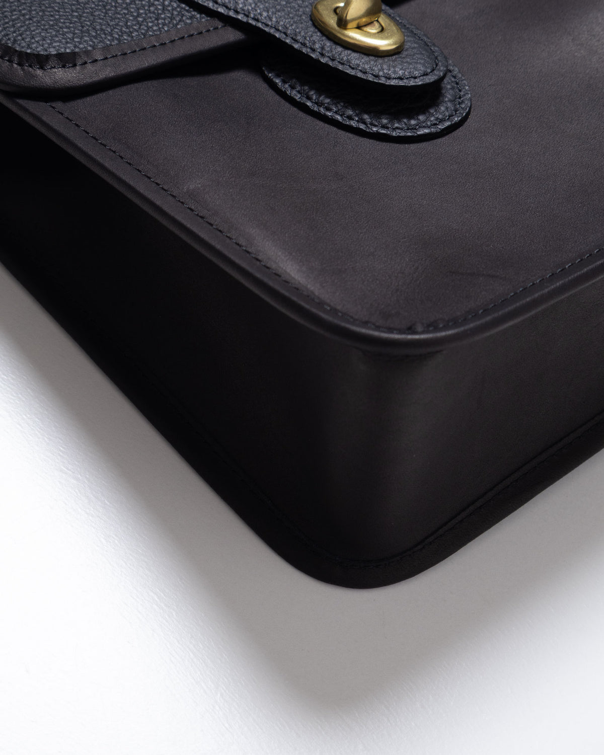 AUBERGE MADISON - BLACK × BLACK のマチ