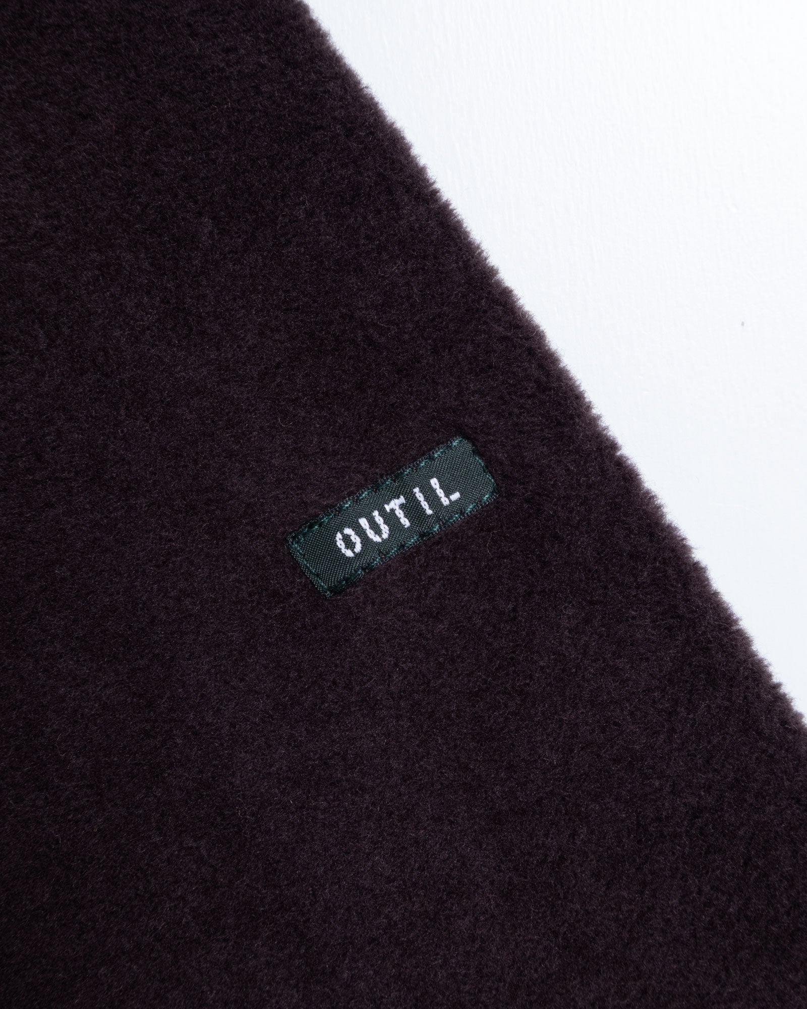 OUTIL MAILLE GENERAC BLACK COFFEE (Worn front view) Cotton fleece